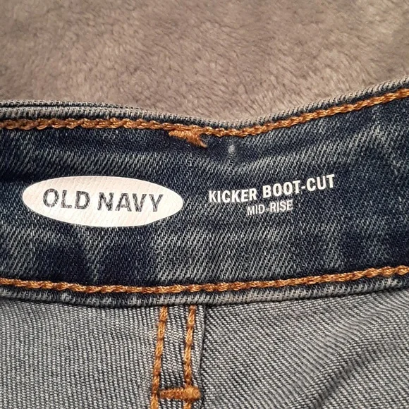 Old Navy Mid-Rise Kicker Boot-Cut Jeans for Women's Size 8 2 Pairs NWT - Picture 4 of 5